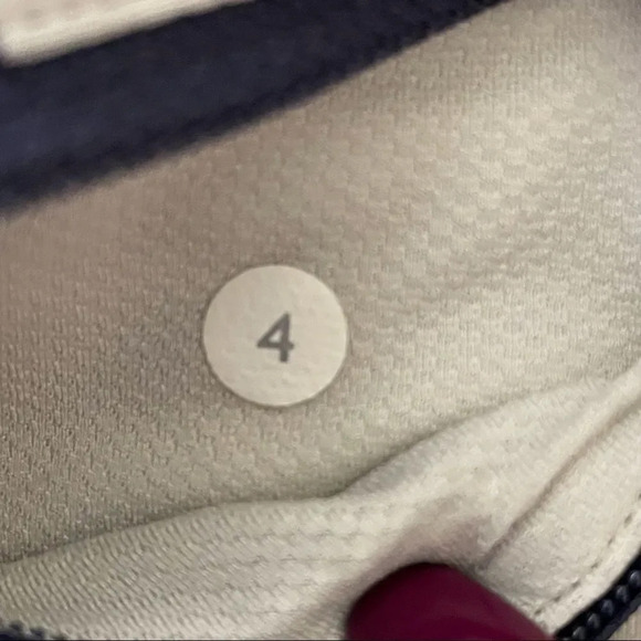 Lululemon Navy & White Cropped Wunder Under Leggings SZ 4 - Picture 4 of 6